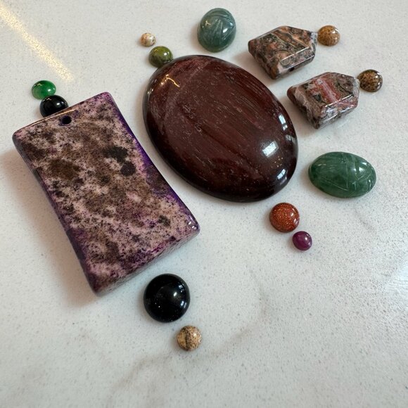 Cabochon Gemstone and Pendant Lot with Jade, Jasper, Carved Scarab and More - Picture 6 of 16